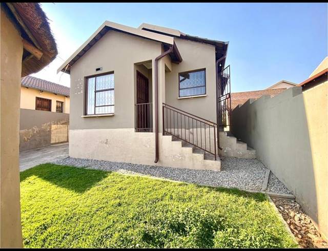 2 BEDROOM PROPERTY TO RENT IN FLEURHOF
